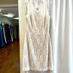 Short lace dress
